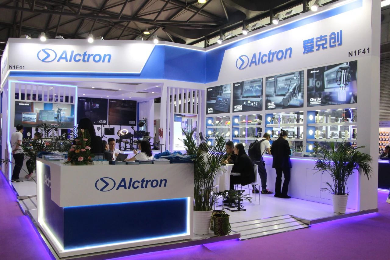 上海展1.jpg 上海展1.jpg