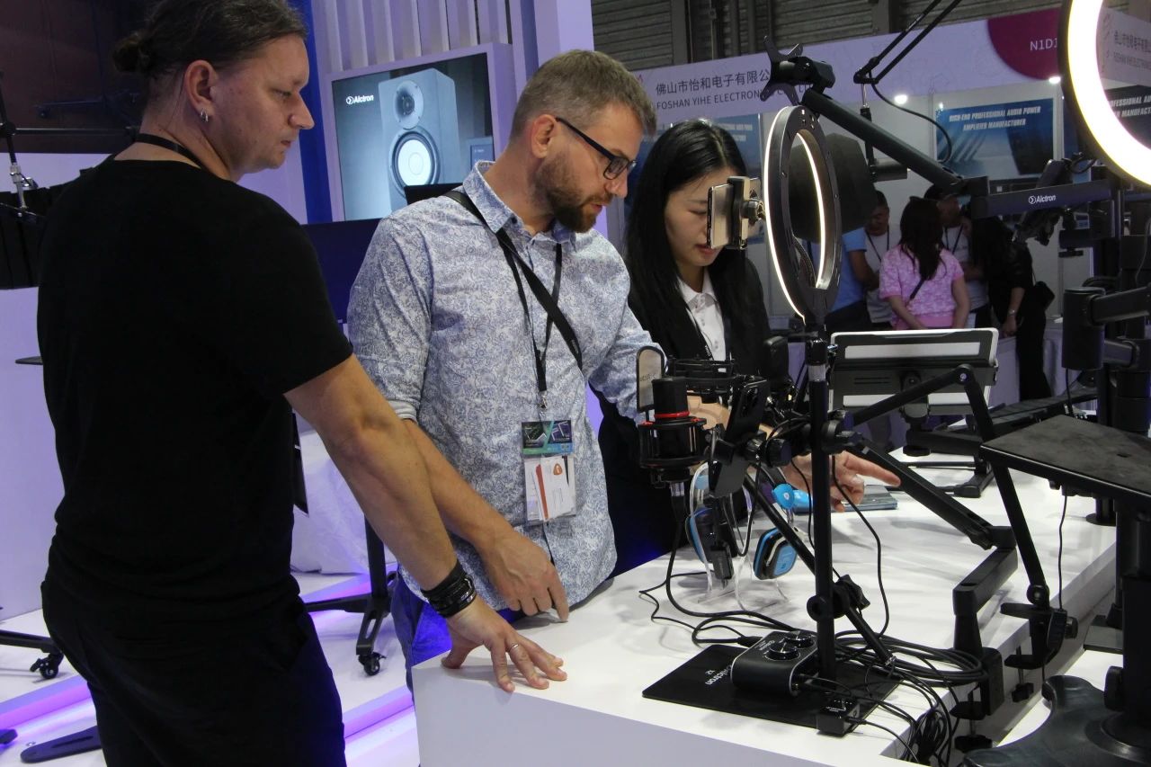 上海展3.jpg 上海展3.jpg