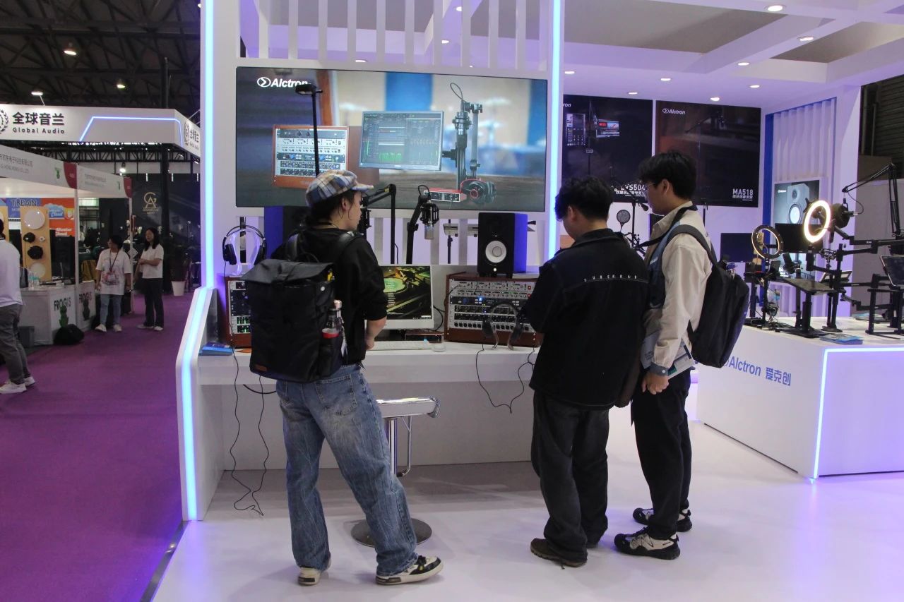 上海展8.jpg 上海展8.jpg